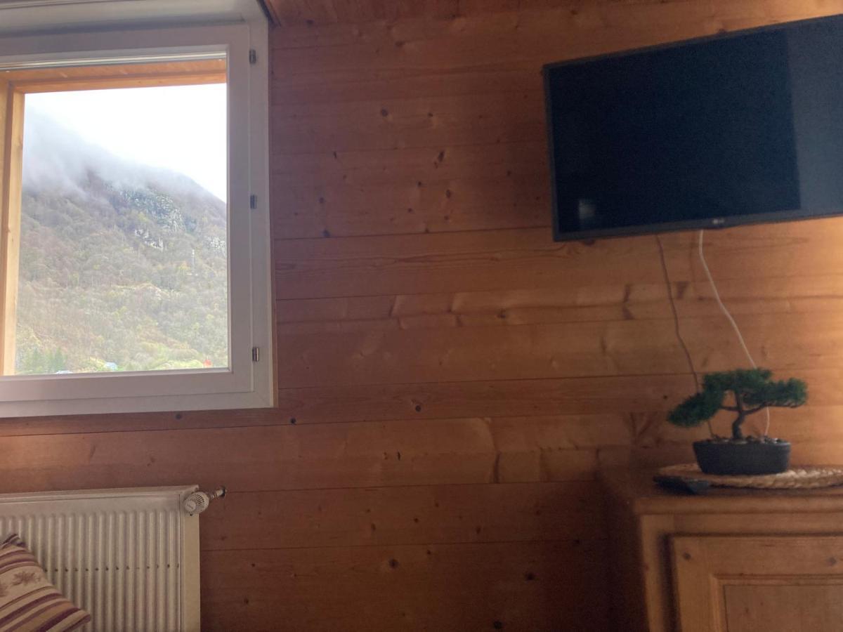 Appartement 4/6 pers 38m2, vue montagne, piscine chauffée, 500m centre ville Cauterets Esterno foto